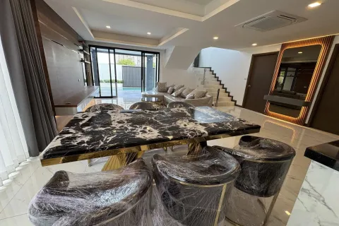 Casa de 6 dormitorios en Pattaya, Tailandia № 155693 - foto 15