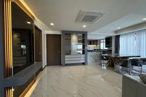 Casa de 6 dormitorios en Pattaya, Tailandia № 155693 - foto 14