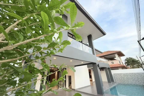 Casa de 6 dormitorios en Pattaya, Tailandia № 155693 - foto 3