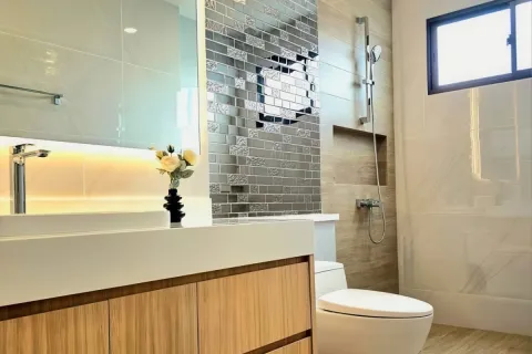 Chalet de 5 dormitorios en Pattaya, Tailandia № 155692 - foto 24