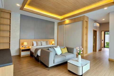 Chalet de 5 dormitorios en Pattaya, Tailandia № 155692 - foto 13