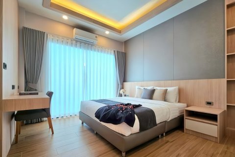 Chalet de 5 dormitorios en Pattaya, Tailandia № 155692 - foto 14