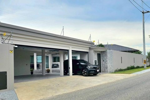 Chalet de 5 dormitorios en Pattaya, Tailandia № 155692 - foto 4