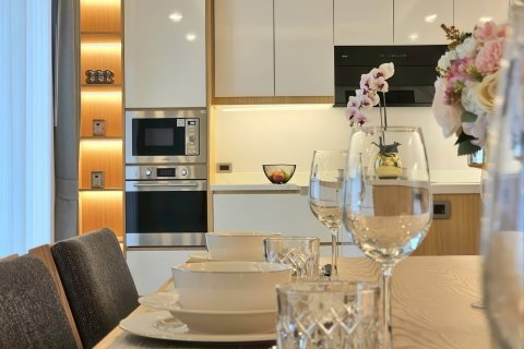 Chalet de 5 dormitorios en Pattaya, Tailandia № 155692 - foto 8
