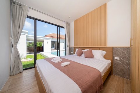 Chalet de 4 dormitorios en Phuket, Tailandia № 137645 - foto 25