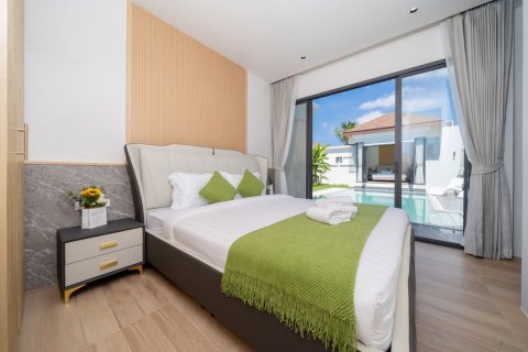 Chalet de 4 dormitorios en Phuket, Tailandia № 137645 - foto 22