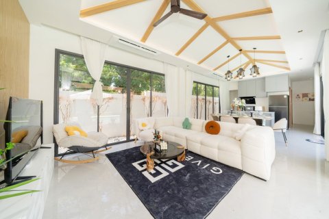 Chalet de 4 dormitorios en Phuket, Tailandia № 137645 - foto 14