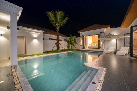 Chalet de 4 dormitorios en Phuket, Tailandia № 137645 - foto 4