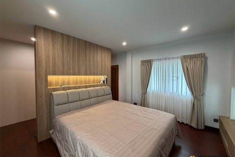 Casa de 3 dormitorios en Bangkok, Tailandia № 226126 - foto 2