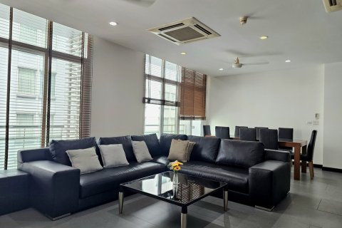 Condo in Bangkok, Thailand, 4 bedrooms  № 164831 - photo 2