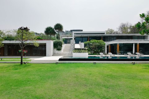 Casa de 5 dormitorios en Sattahip, Tailandia № 164830 - foto 2
