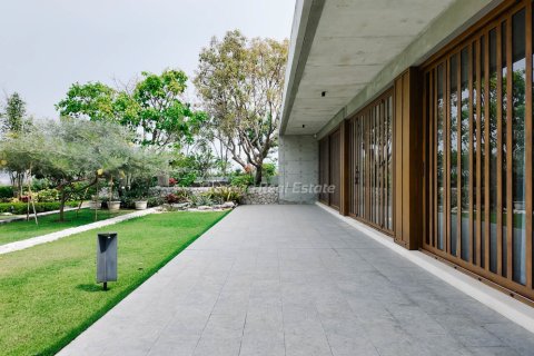 Casa de 5 dormitorios en Sattahip, Tailandia № 164830 - foto 28
