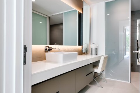 Casa de 5 dormitorios en Sattahip, Tailandia № 164830 - foto 18