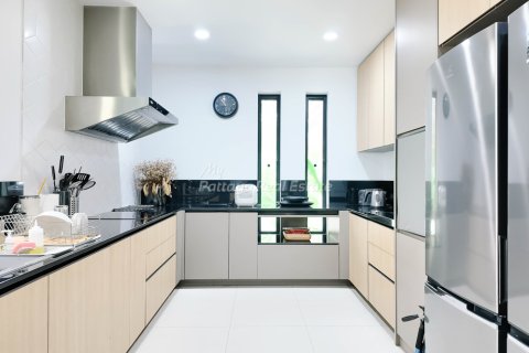 Casa de 5 dormitorios en Sattahip, Tailandia № 164830 - foto 11