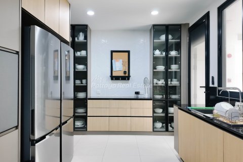 Casa de 5 dormitorios en Sattahip, Tailandia № 164830 - foto 7