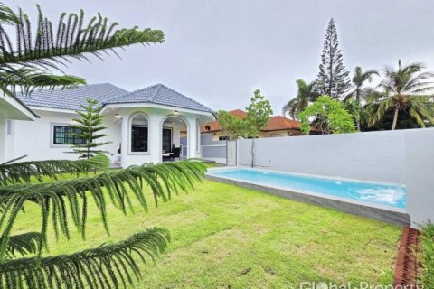 Casa de 4 dormitorios en Pattaya, Tailandia № 190916 - foto 5