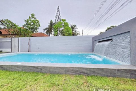 Casa de 4 dormitorios en Pattaya, Tailandia № 190916 - foto 6