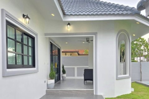 Casa de 4 dormitorios en Pattaya, Tailandia № 190916 - foto 4