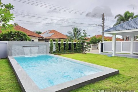 Casa de 4 dormitorios en Pattaya, Tailandia № 190916 - foto 7