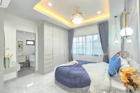 Casa de 4 dormitorios en Pattaya, Tailandia № 190915 - foto 7
