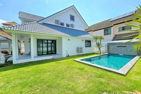 House in Pattaya, Thailand 4 bedrooms № 190915