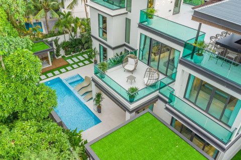 Chalet de 6 dormitorios en Pattaya, Tailandia № 172625