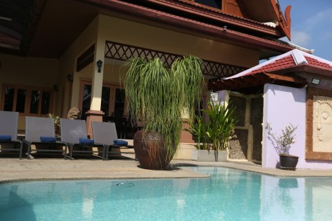 Chalet de 4 dormitorios en Pattaya, Tailandia № 162695 - foto 5