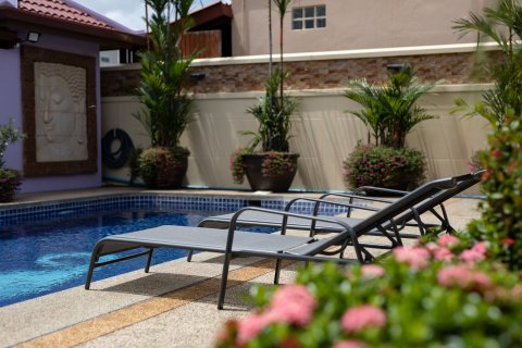Chalet de 4 dormitorios en Pattaya, Tailandia № 162695 - foto 10
