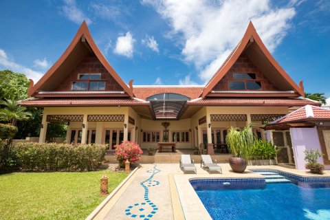 Chalet de 4 dormitorios en Pattaya, Tailandia № 162695 - foto 9