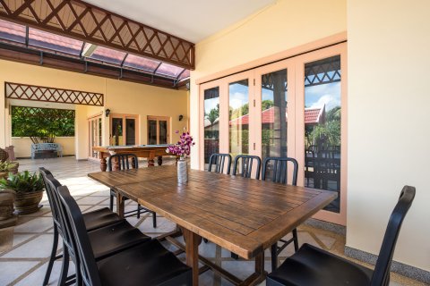 Chalet de 4 dormitorios en Pattaya, Tailandia № 162695 - foto 26