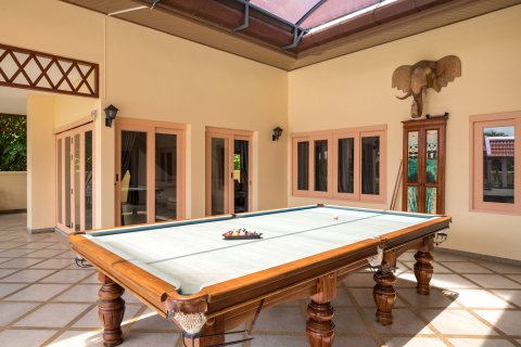 Chalet de 4 dormitorios en Pattaya, Tailandia № 162695 - foto 17
