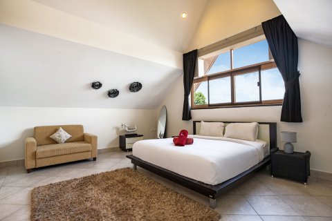 Chalet de 4 dormitorios en Pattaya, Tailandia № 162695 - foto 29