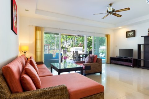 Chalet de 3 dormitorios en Pattaya, Tailandia № 162692 - foto 6
