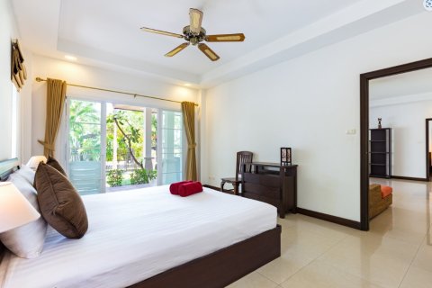 Chalet de 3 dormitorios en Pattaya, Tailandia № 162692 - foto 7