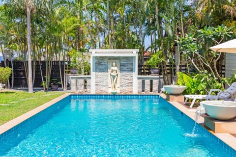 Chalet de 3 dormitorios en Pattaya, Tailandia № 162692 - foto 2