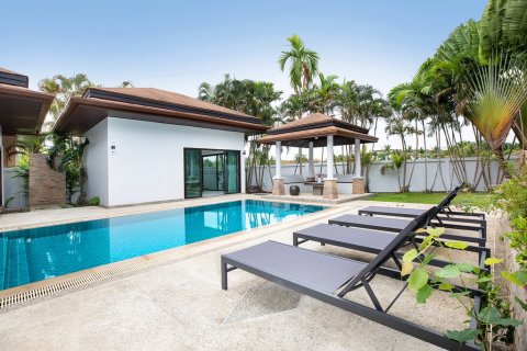 Villa in Pattaya, Thailand 4 bedrooms № 162694 - photo 3