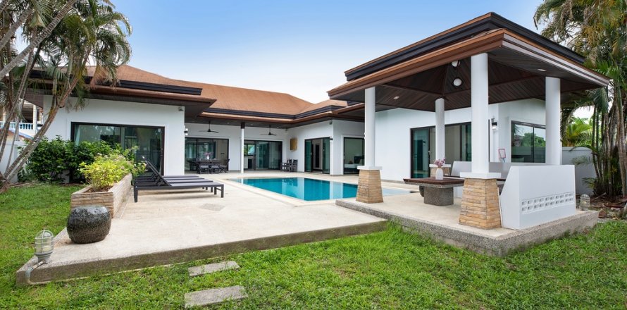 Villa in Pattaya, Thailand 4 bedrooms № 162694