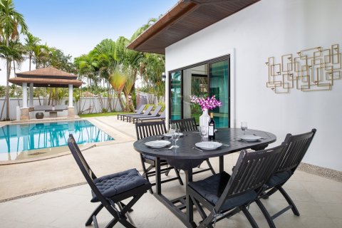 Villa in Pattaya, Thailand 4 bedrooms № 162694 - photo 8