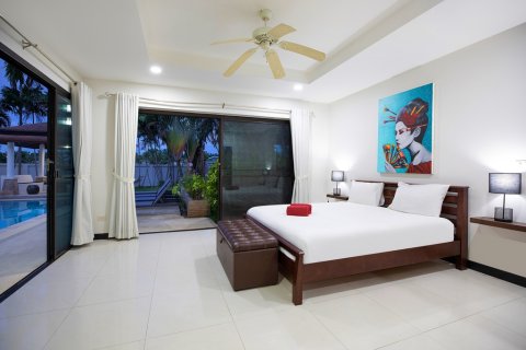 Villa in Pattaya, Thailand 4 bedrooms № 162694 - photo 23