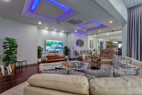 Villa in Pattaya, Thailand 5 Schlafzimmer № 191310 - Foto 14