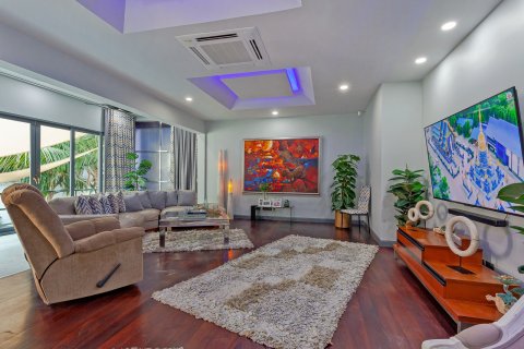 Villa in Pattaya, Thailand 5 Schlafzimmer № 191310 - Foto 17
