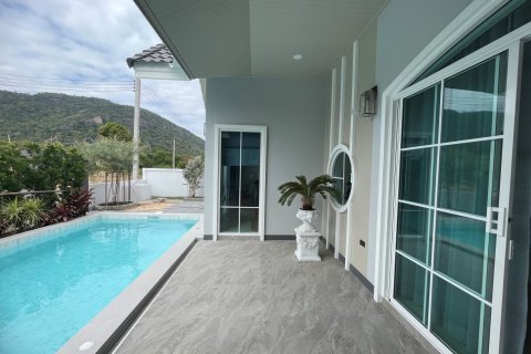 Chalet de 3 dormitorios en Cha-am, Tailandia № 169912 - foto 27
