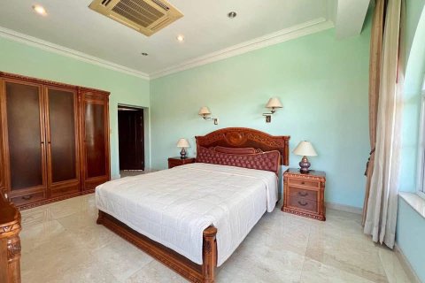 Chalet de 4 dormitorios en Pattaya, Tailandia № 222756 - foto 16