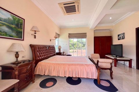 Chalet de 4 dormitorios en Pattaya, Tailandia № 222756 - foto 17