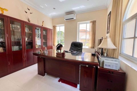 Chalet de 4 dormitorios en Pattaya, Tailandia № 222756 - foto 12