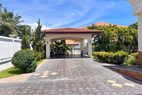 Chalet de 4 dormitorios en Pattaya, Tailandia № 222756 - foto 3