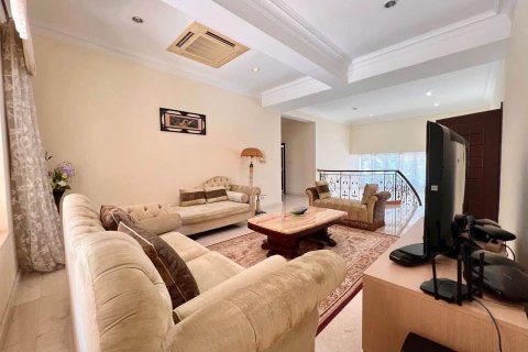 Chalet de 4 dormitorios en Pattaya, Tailandia № 222756 - foto 11