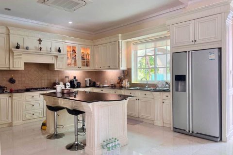 Chalet de 4 dormitorios en Pattaya, Tailandia № 222756 - foto 8