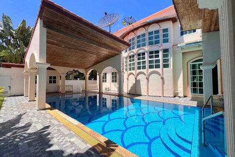 Chalet de 4 dormitorios en Pattaya, Tailandia № 222756