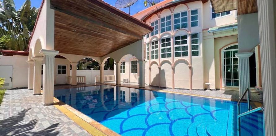 Chalet de 4 dormitorios en Pattaya, Tailandia № 222756